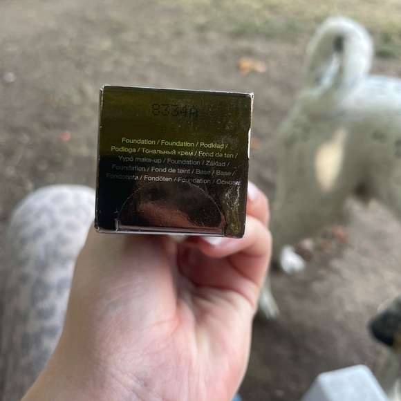 BECCA Aqua Luminous Foundation - Medium - Picture 5 of 5